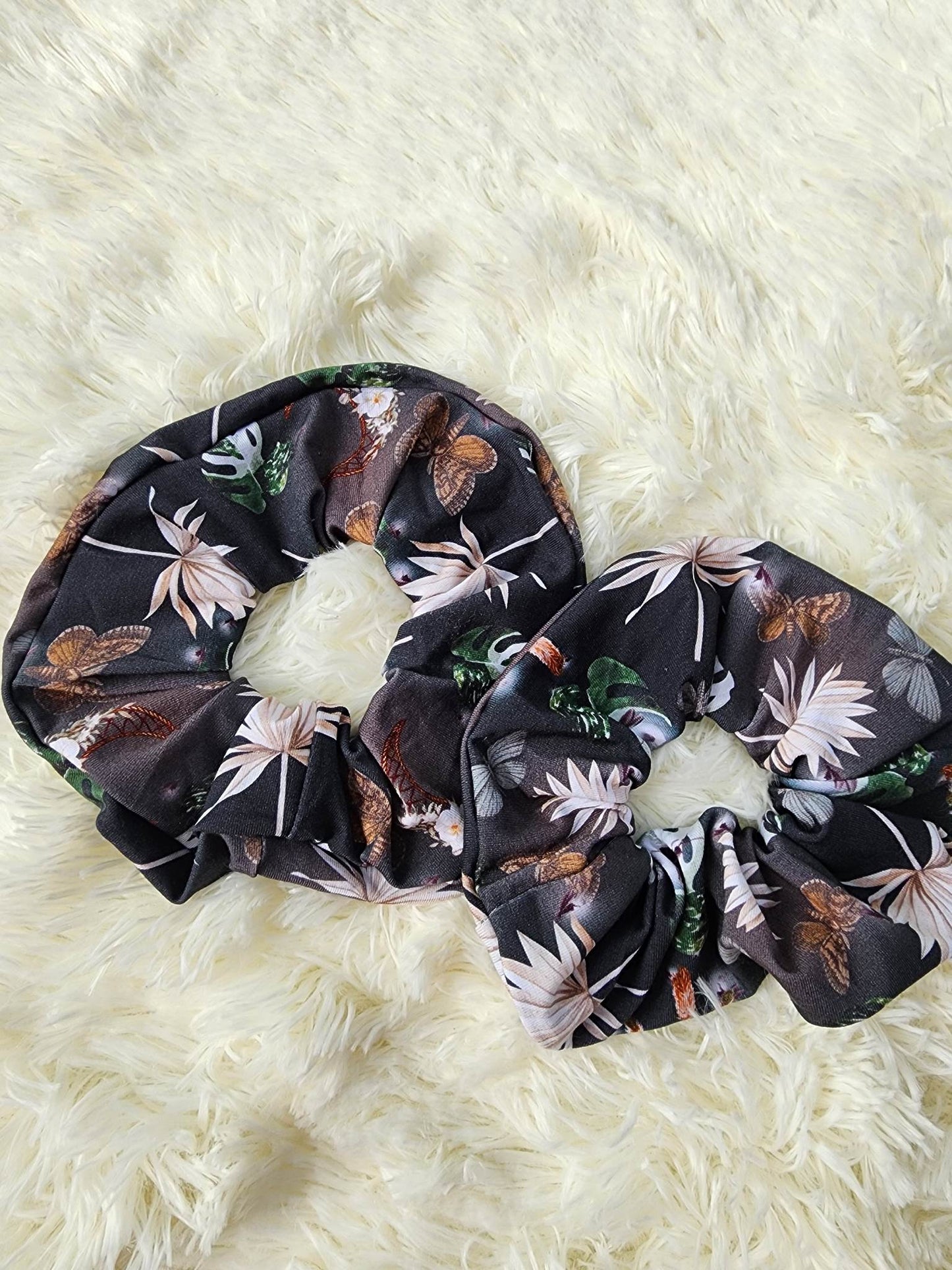 MTO-Zippered scrunchie
